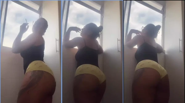 Alessandra Marques mostrando como é gostosa