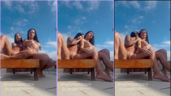 Rafaela Sumpani e Carol Francci trepando
