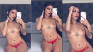 Uau, que mulherão, moreninha arrasadora de calcinha vermelha!