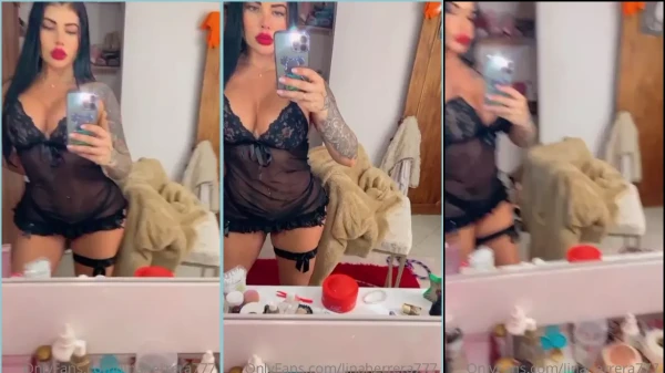 Lina Herrera, safadinha no banheiro, se exibindo