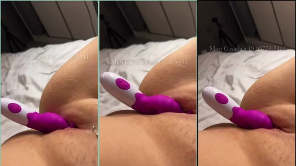 O vibrador na intimidade deixou a Mari Casada se deliciando de prazer