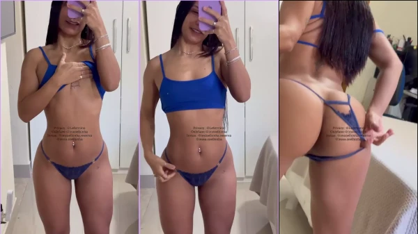 Lessa Fermino arrasando com aquele look de calcinha e top azul que é puro charme!