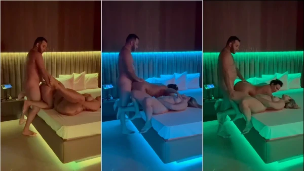 Trisal eu e elas se acabando na cama do motel, curtindo um agito danado!