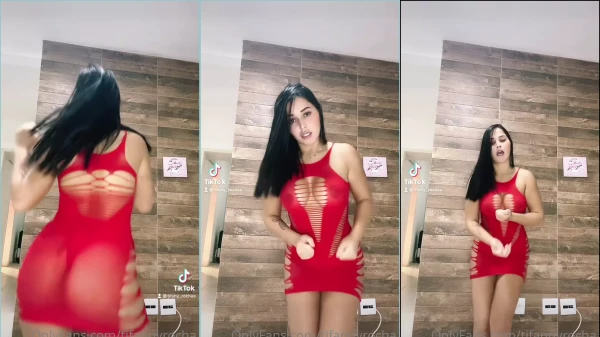 Tifany Rocha mostrando suas curvas e se contorcendo sedutoramente