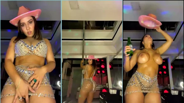 Mulher Melão cheia de charme, arrasando na sensualidade!