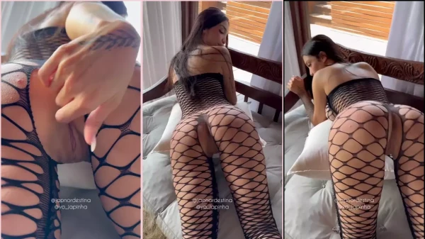 Japa Nordestina toda safadinha mostrando o bundão pra câmera