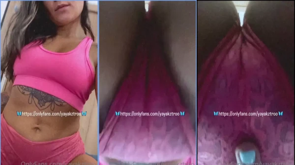 Yayakztroo posicionou a sua bucetinha bem pertinho da câmera e começou a passar os dedos ali