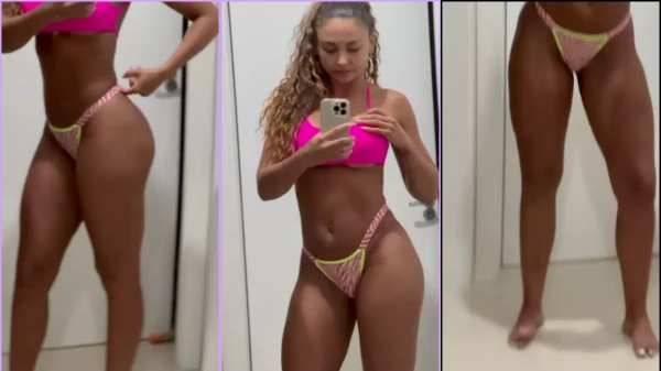 Paty de calcinha e sutiã, arrasando na frente do espelho