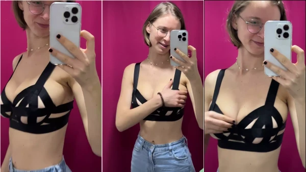 Irina, uma delícia de garota jovem, toda estilosa com seu sutiã e shortinho jeans