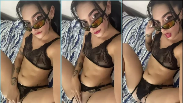 Jeandry Litzy Quintana Centeno se divertindo com a xoxotinha