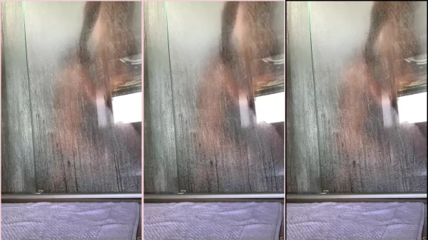 Taluane se divertindo de um jeito hot no banheiro