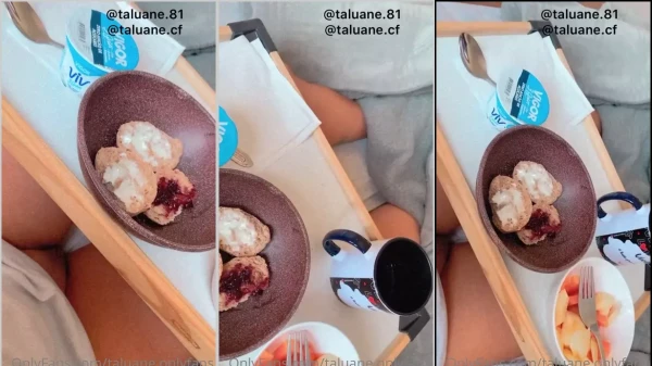 Taluane tomando café da manhã sem calcinha