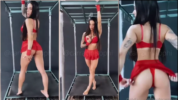 Sophia Carracini se deliciando com essa xoxota bem molhadinha e saborosa