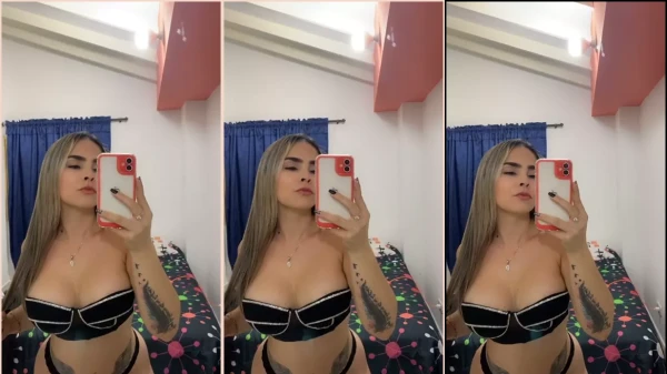 A putinha safada ama dar uma de provocadora na frente do espelho