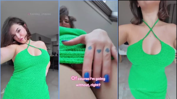 Fada Branquinha toda animada passando o dedo molhadinho na xoxota