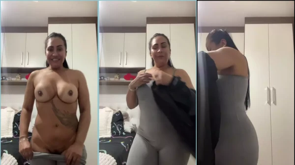 Alessandra Marques arrasa fazendo um striptease sensual no quarto