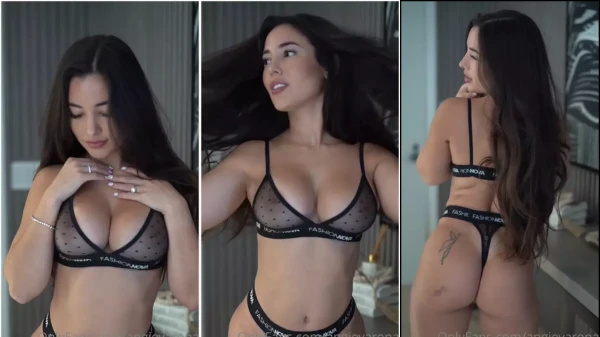 Morena gostosa, Angie Varona, mostrando tudo em calcinha