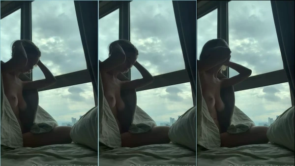 Na cama, a magrinha arrasa na sensualidade
