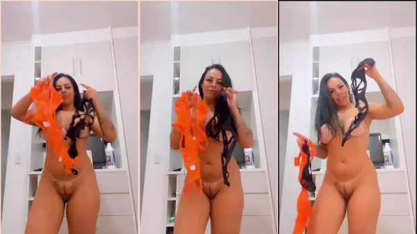 Melissa Pitanga gravou um vídeo ousado em que aparece nua, mostrando seu corpão no quarto