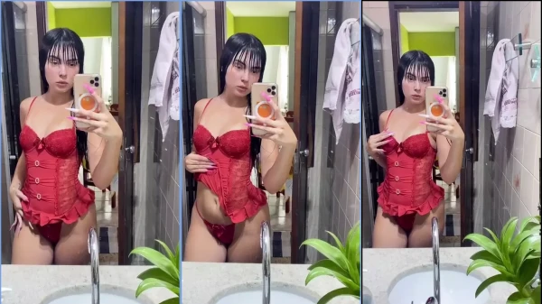 Rute Souza, a ninfetinha, tá arrasando com uma calcinha vermelha super caliente!