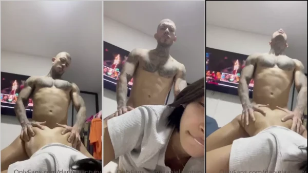 Daniela Antury, a beldade latina, em posição de quatro, cheia de atitude!