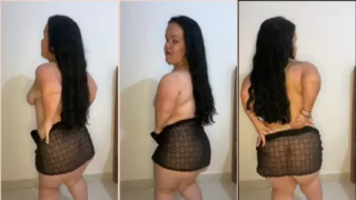 Petitte Dianiss é uma anã irresistível no strip com sua saia provocante