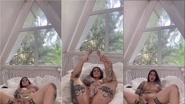 Vazou na internet a Lulu Valotta se divertindo com o brinquedinho na intimidade