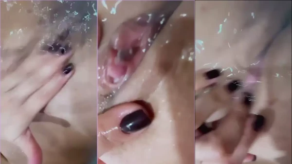 Apareceu na internet um vídeo da Geisy Arruda fazendo uma siririca bem marota