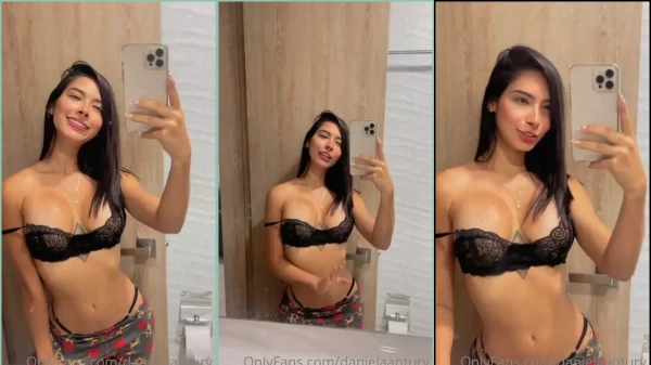 Daniela Antury, toda malandrona, jogando beijinhos pra galera!