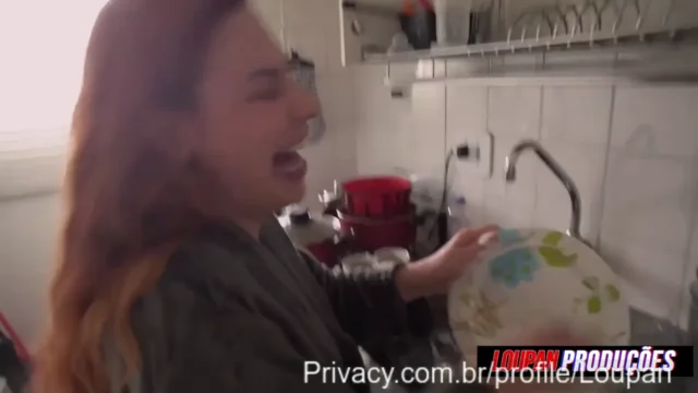 Loupan pegando a gostosa na cozinha