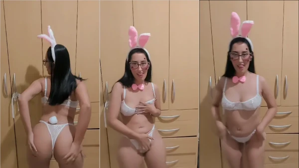 Flagra com Jade Rozinha, toda fantasiada de coelhinha safada!