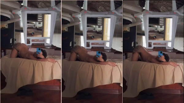 Mariana Casaroto rebolando com tudo na cama de quatro