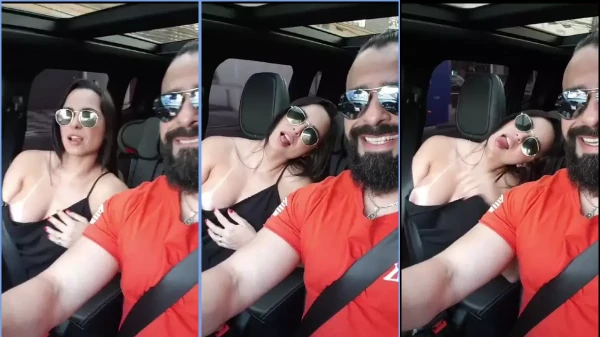Jessica Minassian exibindo as teta dentro do carro
