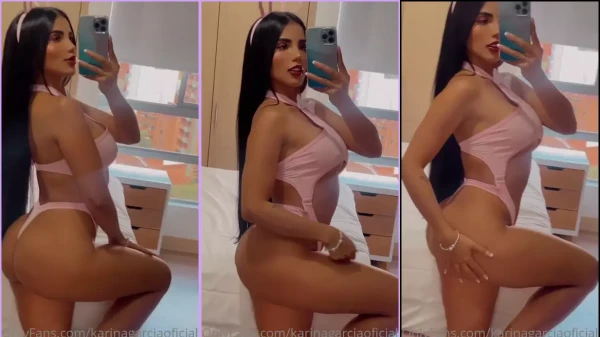 Karina Garcia, uma gostosinha novinha, se gravando com o celular