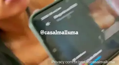 Mallu Machado se divertindo com um negocinho grande e grosso