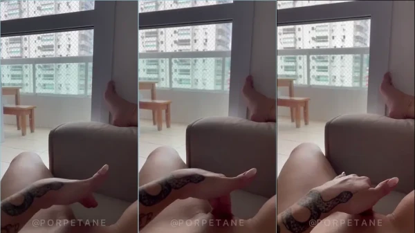 Porpetane xxx com a gata deliciosa se divertindo com as mãos na intimidade