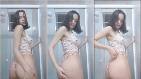 Alice Lima se desnudando em um vídeo caseiro no banheiro