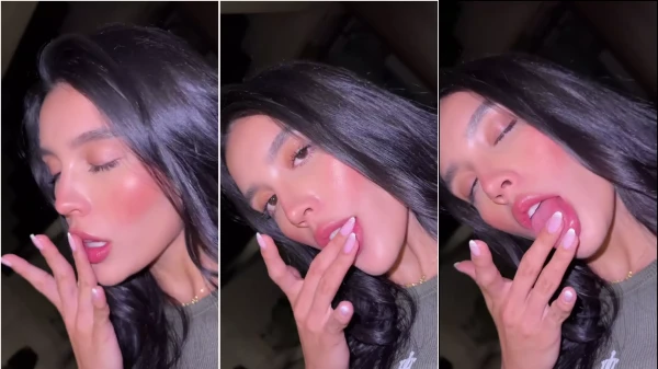 Hanna Miller se deliciando e se divertindo com seu corpo