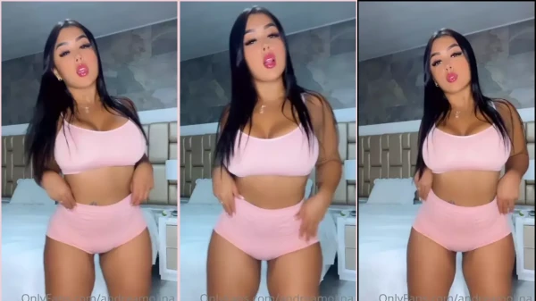 De pé, a andreamolina tá causando