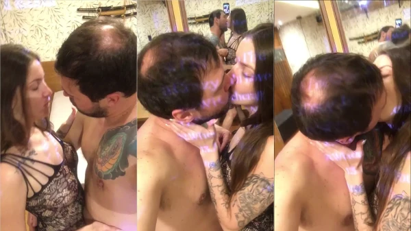 Karen Borges aproveitando a vida de forma ousada e se entregando à diversão