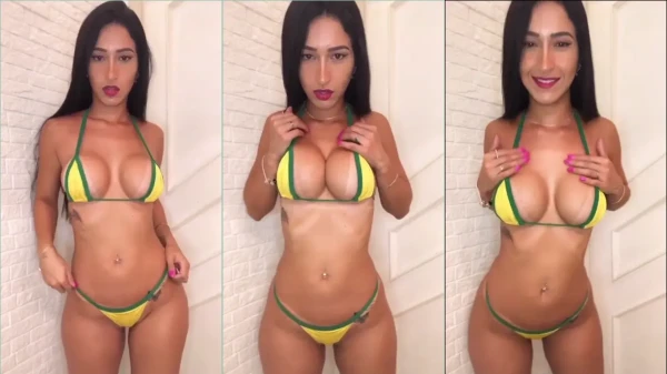Letycia Valenttina se mostrando toda safada