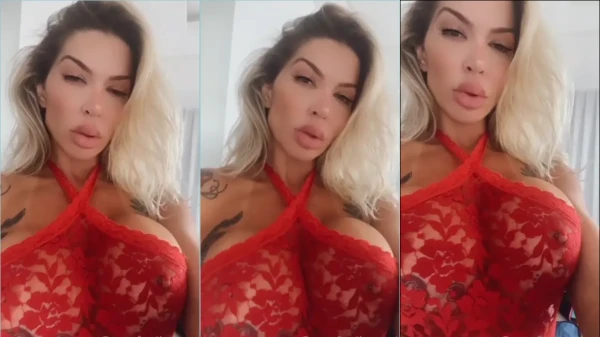 Maravilha da Estefani Kuster com uma calcinhazinha vermelha super sexy!