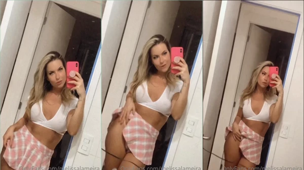 Melissa Lameira, safadinha do OnlyFans, arrasando com sua mini saia!
