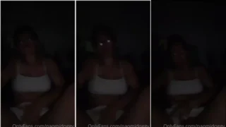 Naomi Doggy no OnlyFans, se divertindo com a xereca
