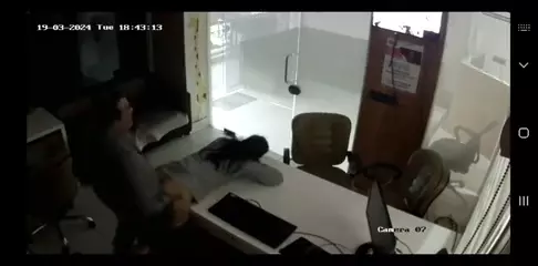 Vazou na internet o chefe transando com a funcionária!