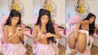 Vídeo caseiro da Lua Lolite curtindo um momento na cadeira gamer e se divertindo com um consolo