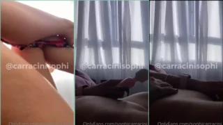 Empolgada, a Sophia Carracini decidiu experimentar um vibrador na intimidade dela