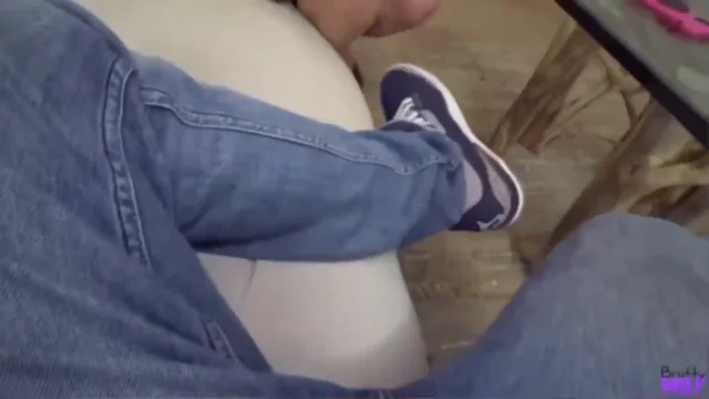 Estrela pornô sensual com legendas que arrasa na ousadia!