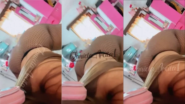 Vídeo picante da Daniela Arcila rebolando o bumbum