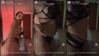 Yur arrasando na pole dance, toda safadinha e cheia de charme!